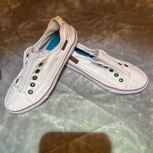 Women’s blowfish sneakers super cute and super comfortable